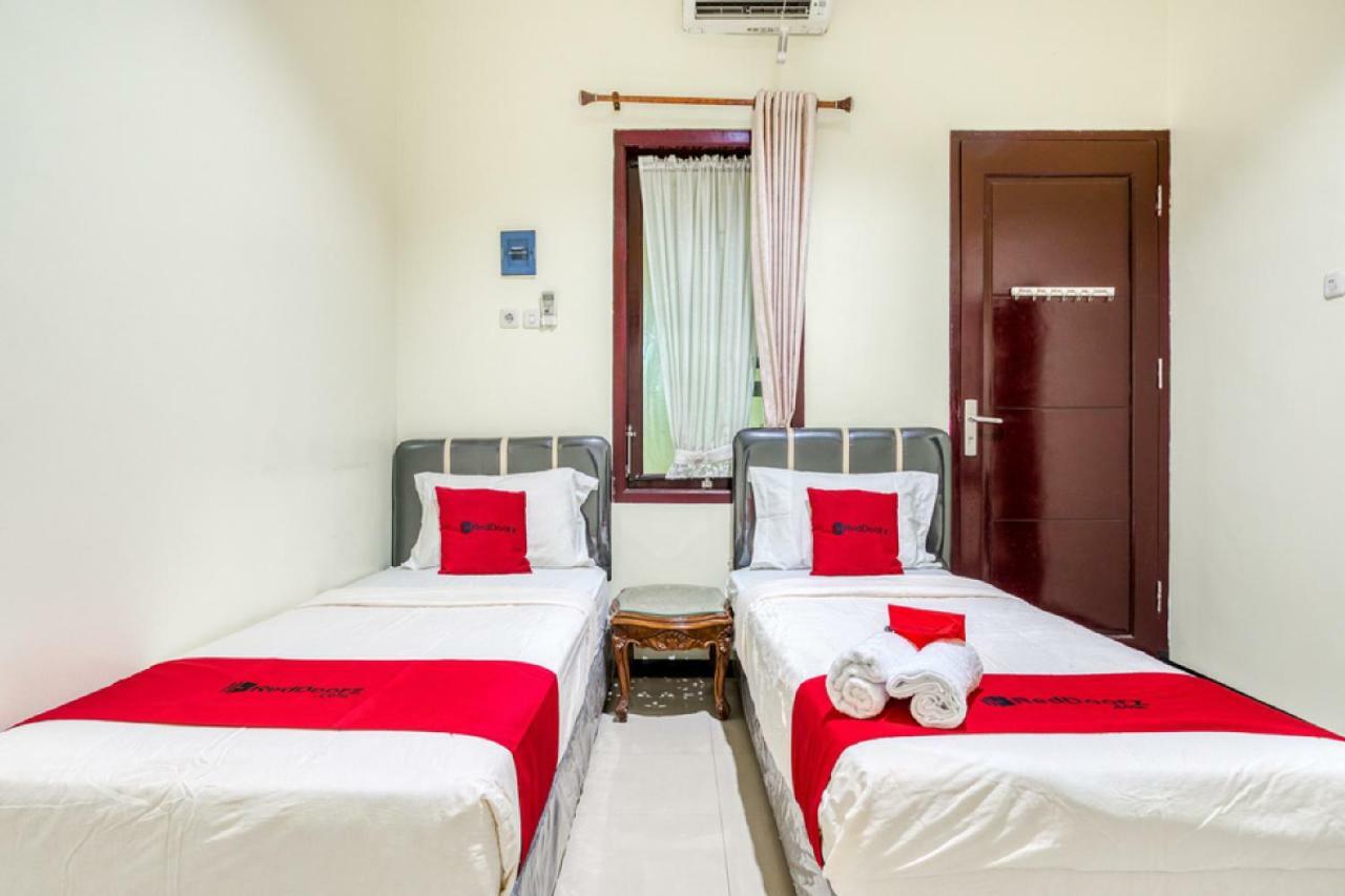 Reddoorz Syariah @ Ketintang Surabaya Hotel Kültér fotó